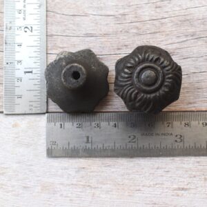 Set of 10 vintage cast iron flower cabinet knobs with mounting screws for kitchen cabinets, drawers, wardrobes, cupboards, and furniture.